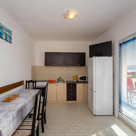 2 Bedroom Lovely In Novigrad *