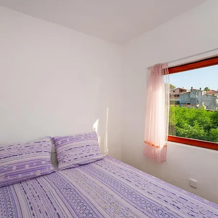 アパート 2 Bedroom Lovely In Novigrad
