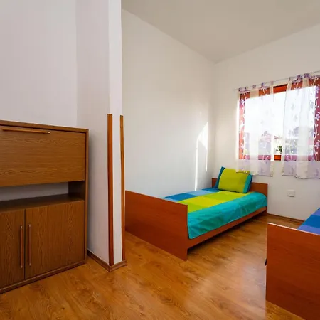 2 Bedroom Lovely In Novigrad ノビグラード・ダルメーシャ