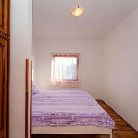 2 Bedroom Lovely In Novigrad アパート *
