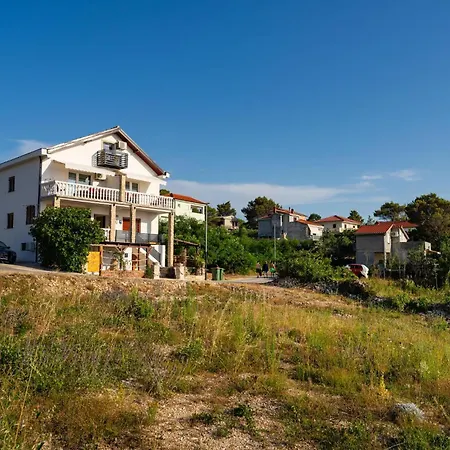 2 Bedroom Lovely In Novigrad ノビグラード・ダルメーシャ