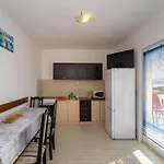 2 Bedroom Lovely In Novigrad *