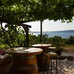 2 Bedroom Lovely In Novigrad