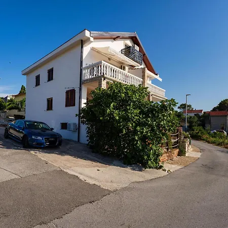 Apartment 2 Bedroom Lovely In Novigrad *
