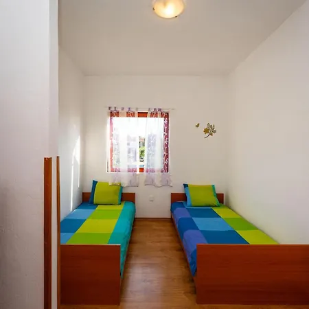2 Bedroom Lovely In Novigrad 诺维格勒达尔马提亚